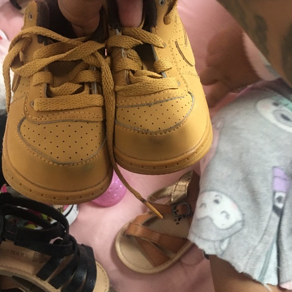 Shoes - Picture 4 of 4